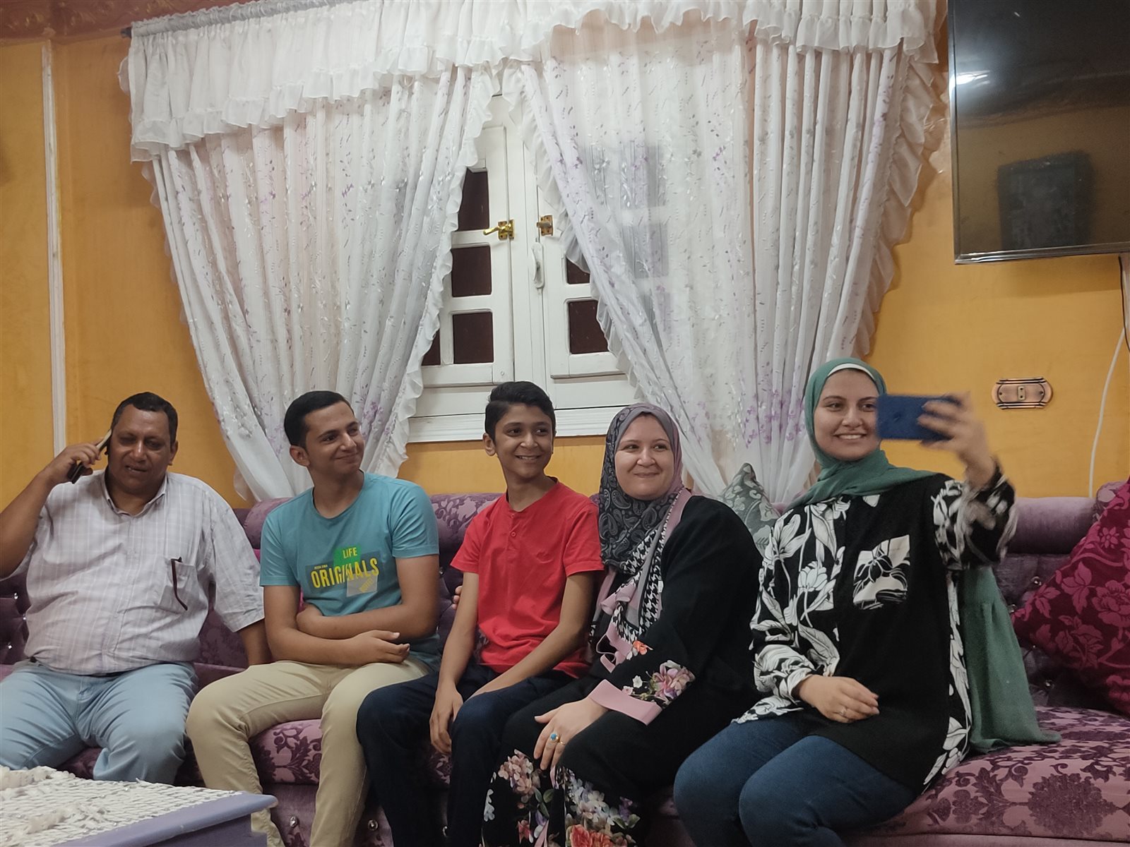 أسرة الثاني على الثانوية العامة بالشرقية