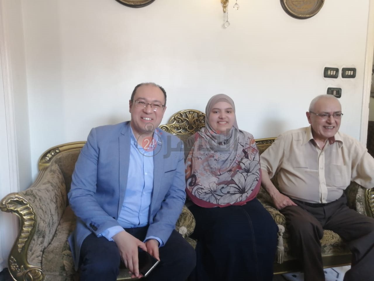 الثالثة على الثانوية العامة بالشرقية وأسرتها 3