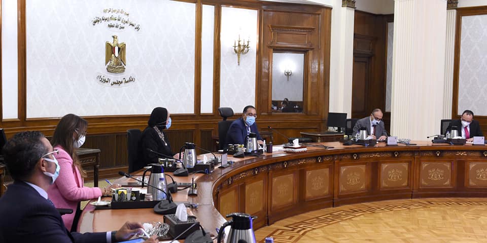 رئيس الوزراء مع رجال الأعمال