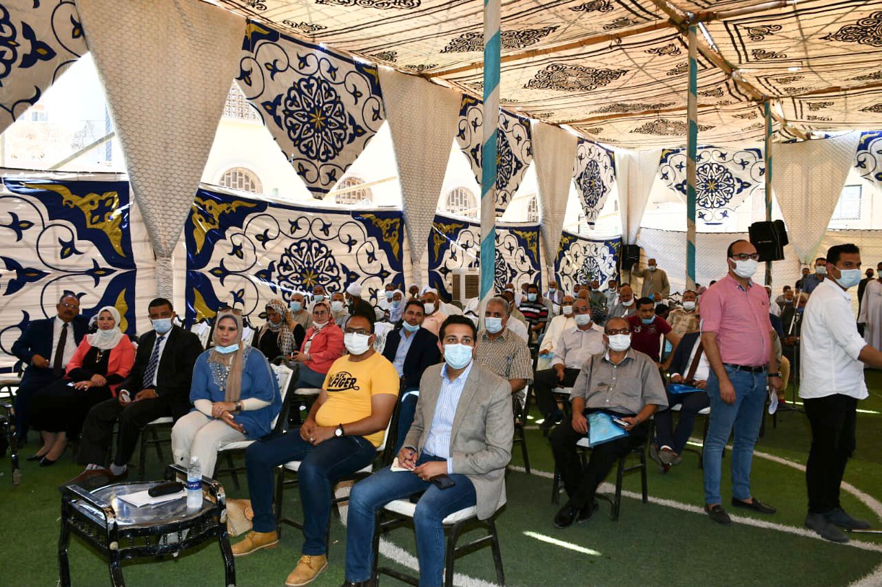 محافظ الفيوم يعقد جلسة الاستماع والتشاور المجتمعي لبرنامج توسعات مشروعات الصرف الصحي