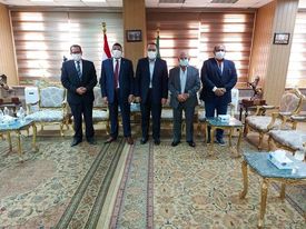 وفد مستثمري العاشر من رمضان أثناء لقاءهم محافظ الشرقية