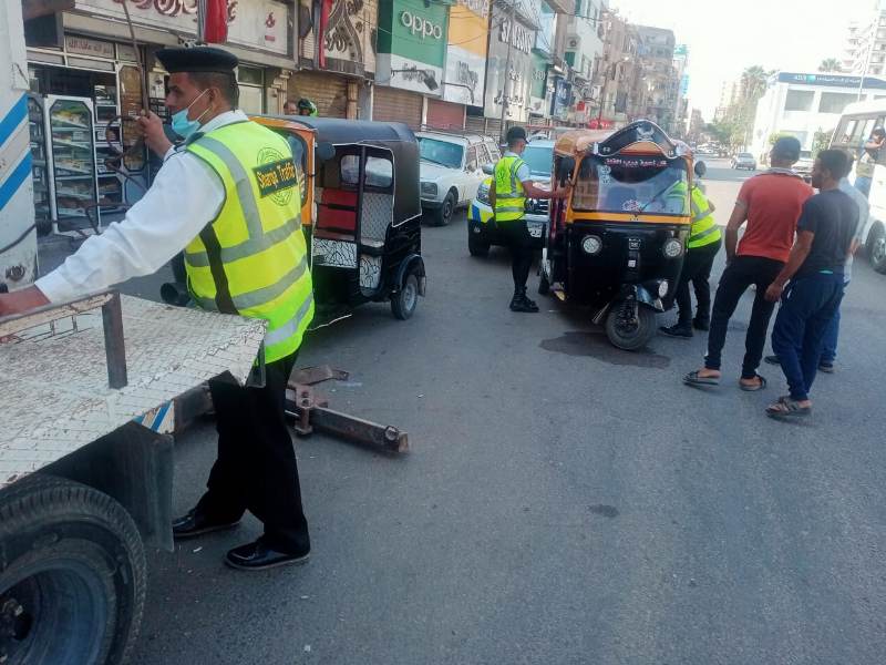 حملة لضبط مركبات التوك توك المخالفة بالشرقية 2