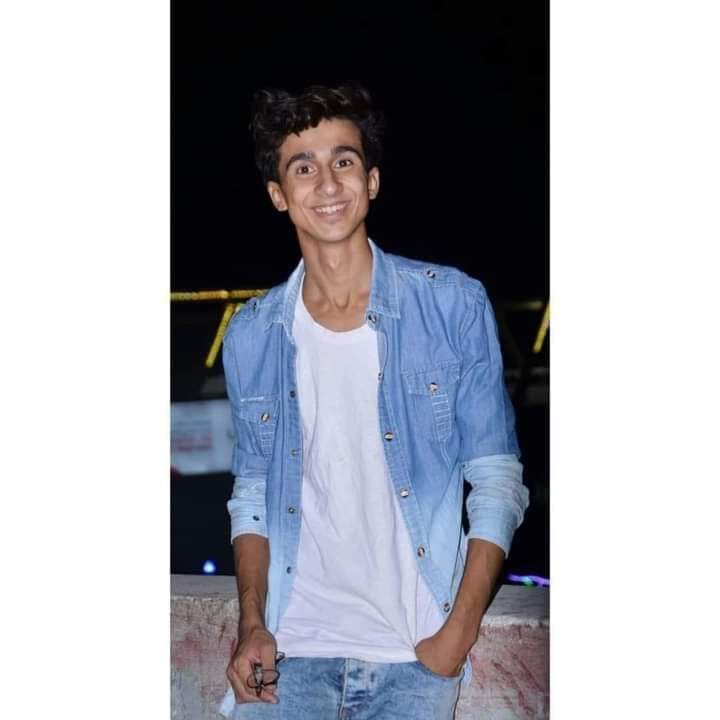 أحد الشباب الذي تم العثور على جثته بصحراء ليبيا 