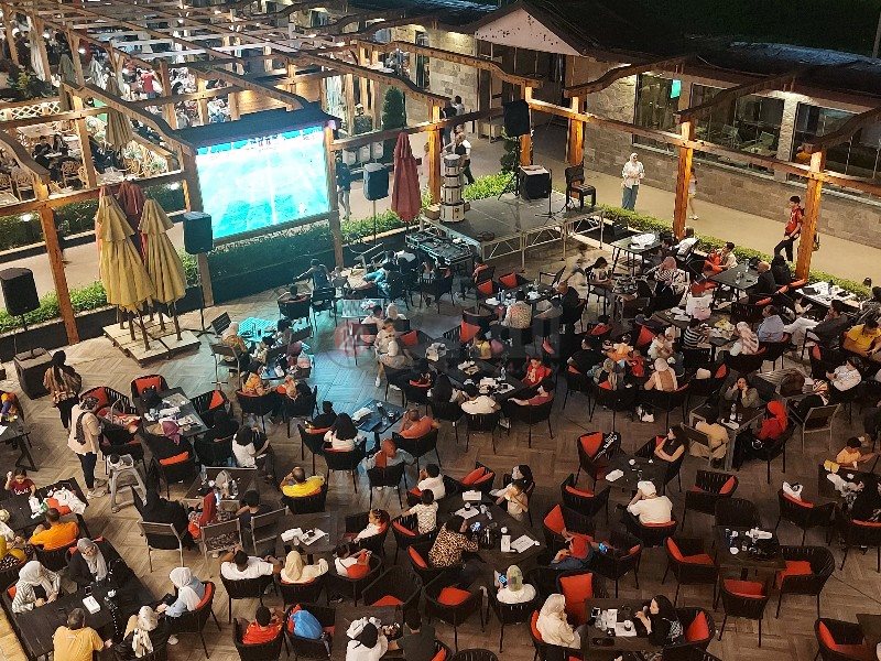 الآلاف يشهدون مبارة المصري والأهلي 