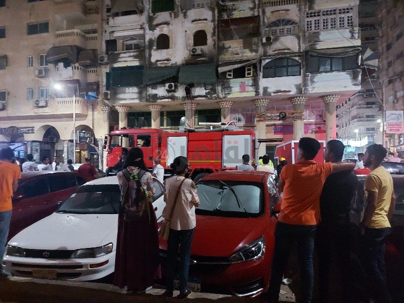 الدفع بـ4 سيارات إطفاء 