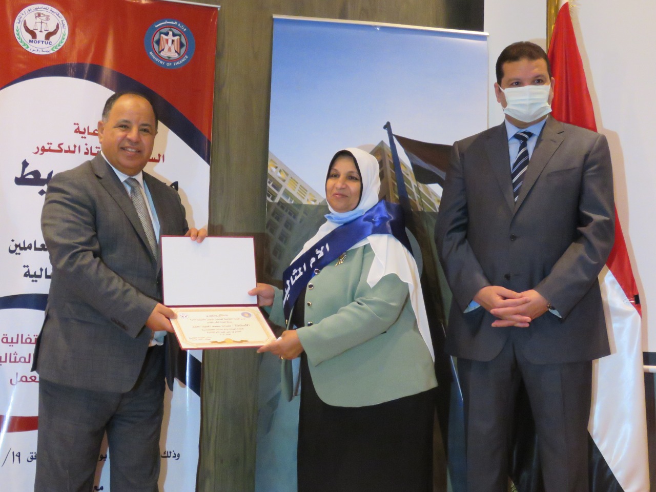 وزير المالية يكرم رائدات مصر 13