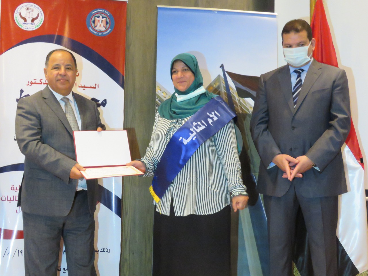 وزير المالية يكرم رائدات مصر 14