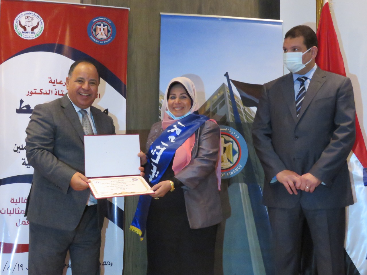 وزير المالية يكرم رائدات مصر 16