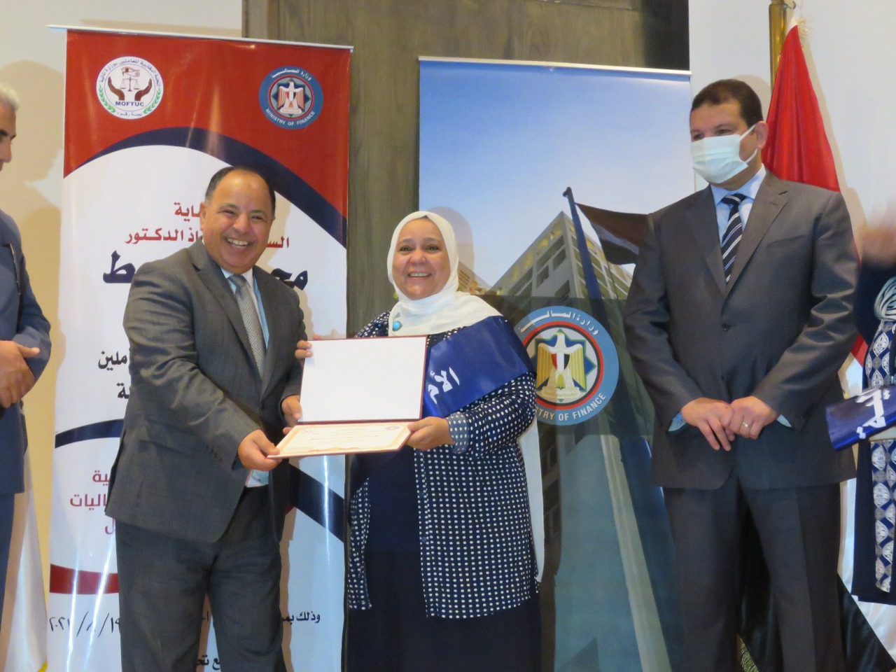 وزير المالية يكرم رائدات مصر 17