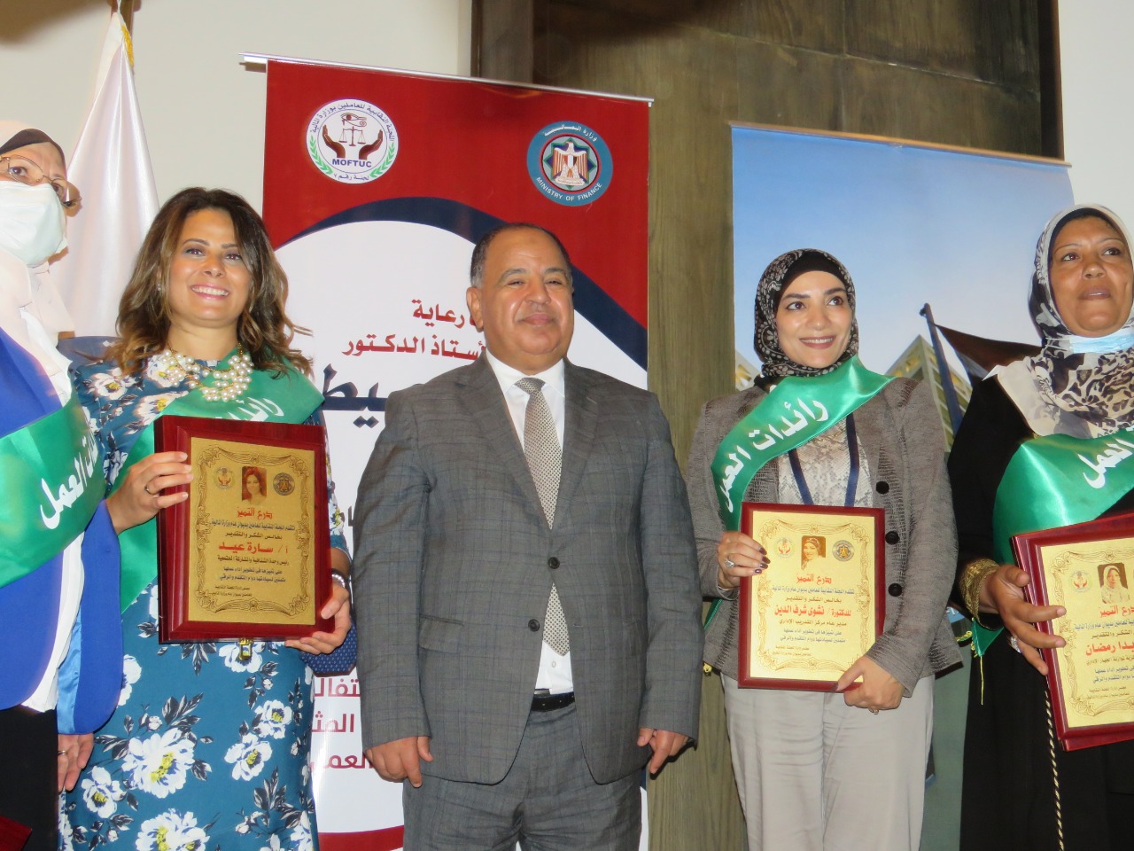 وزير المالية يكرم رائدات مصر 8
