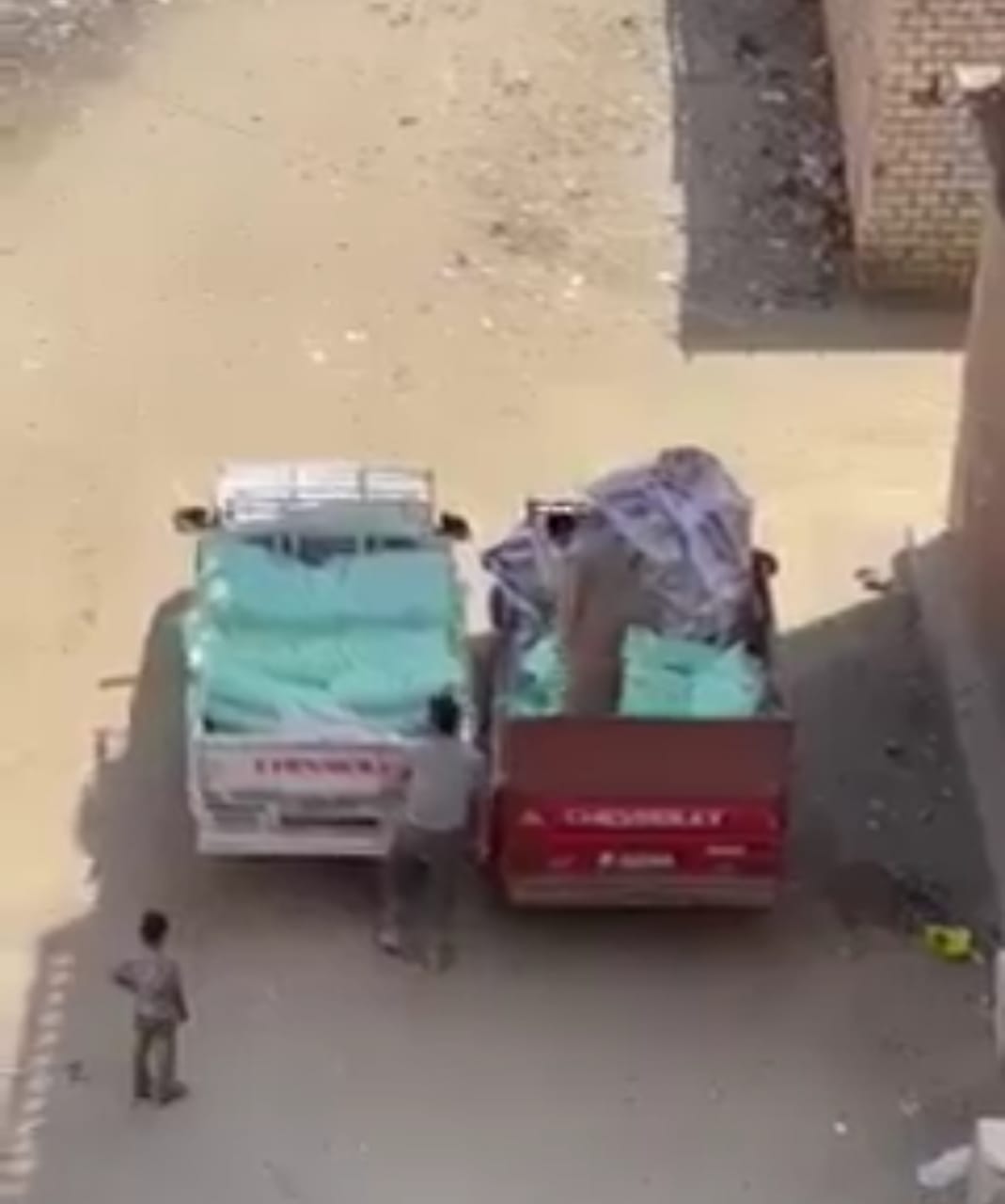 سرقة دقيق في وضح النهار في الشرقية 01