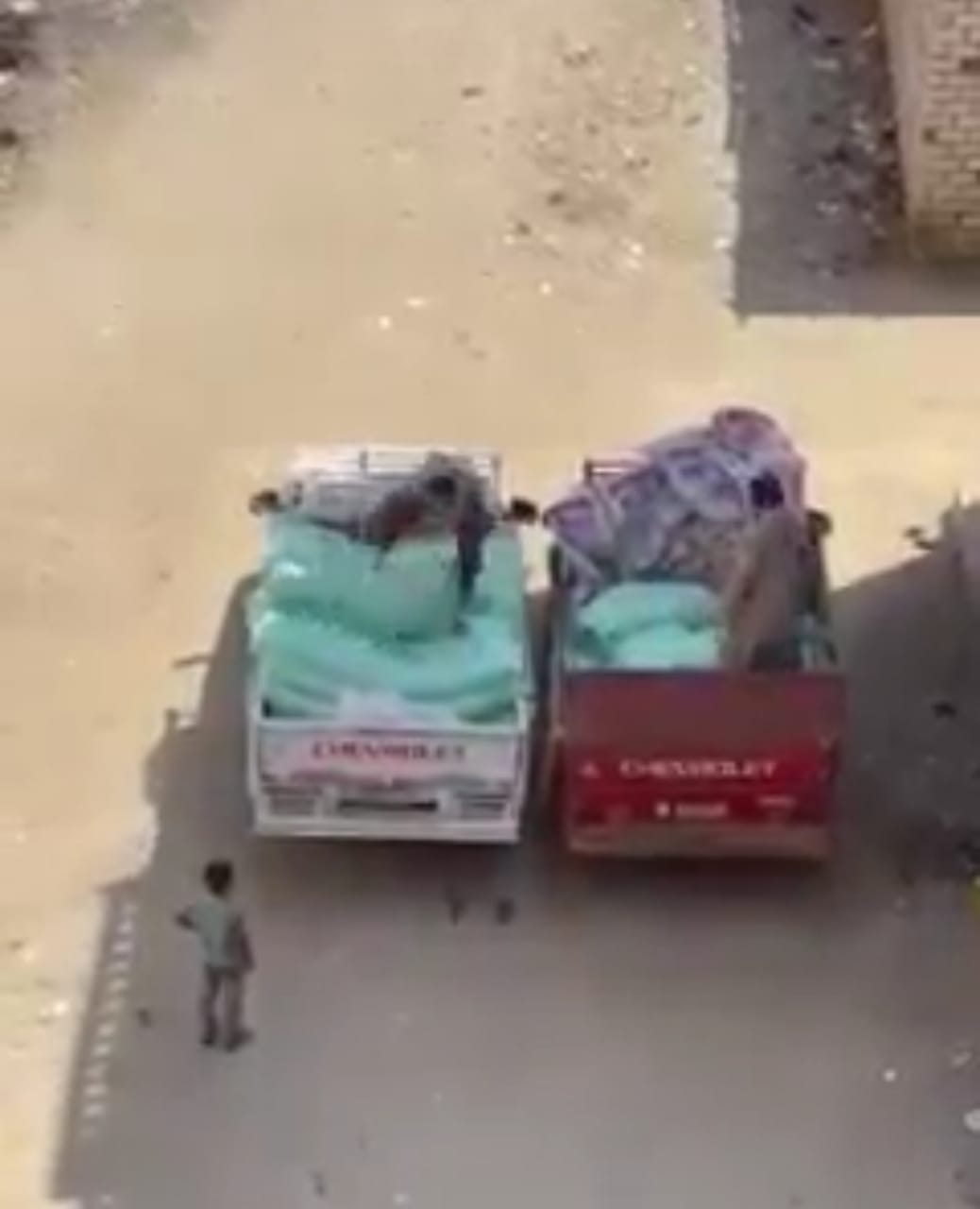 سرقة دقيق في وضح النهار في الشرقية 02