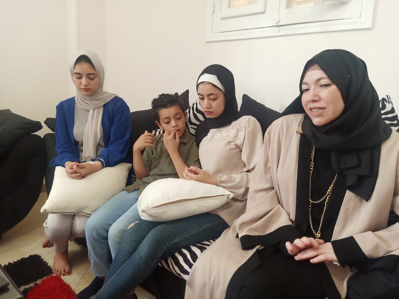 الطالبة وأسرتها 