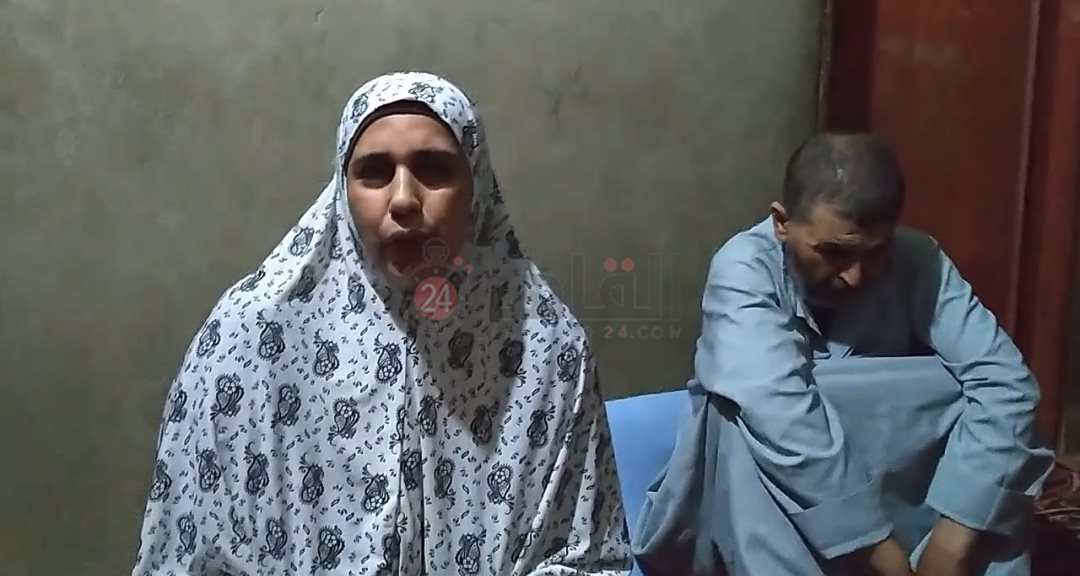 والدي الطفل خلال حديثهم للقاهرة 24