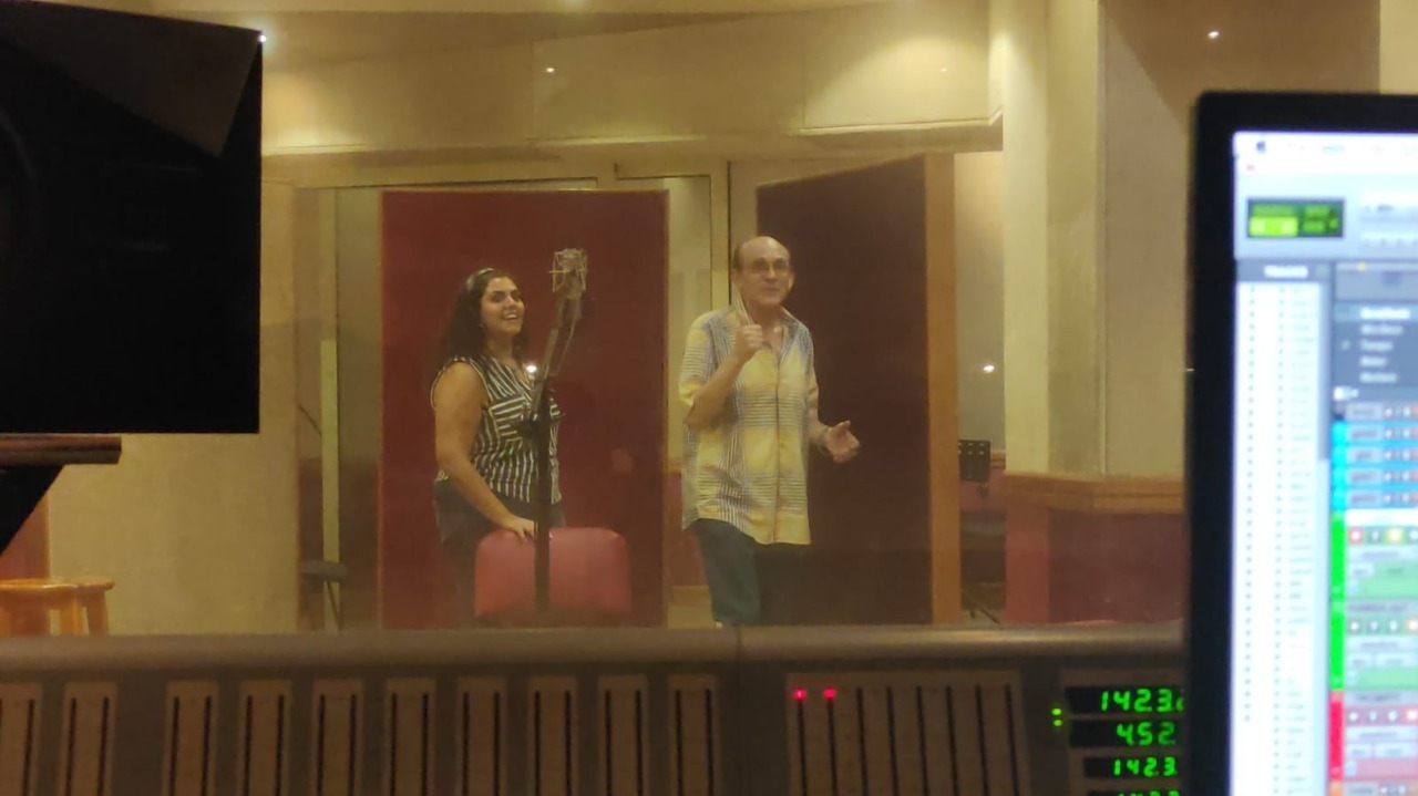 كواليس تسجيل محمد صبحي لأغنيات مسرحيته الجديدة (3)