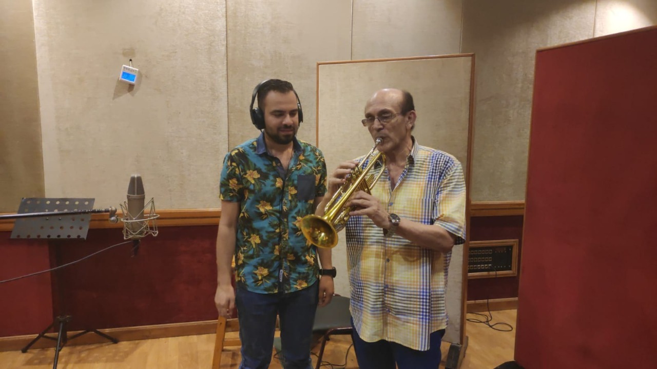 كواليس تسجيل محمد صبحي لأغنيات مسرحيته الجديدة (11)