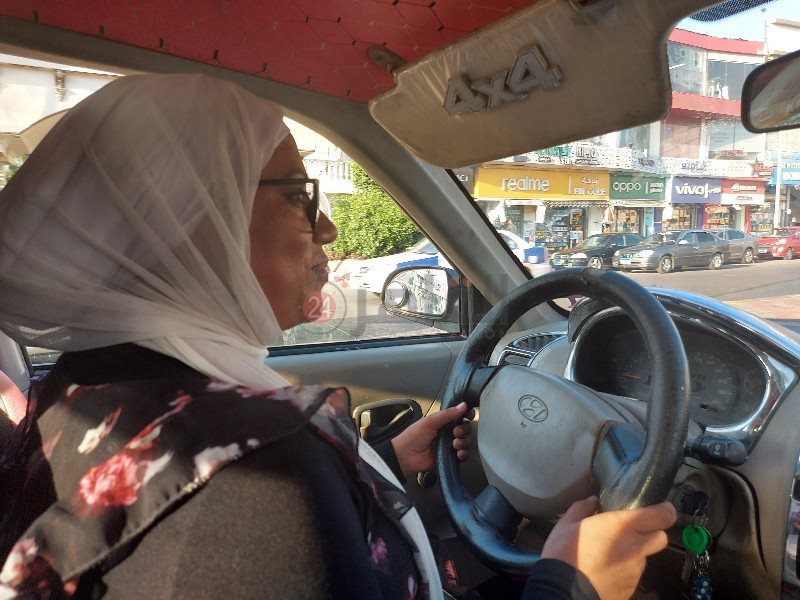 أم أدم سائقة تاكسي بورسعيد 