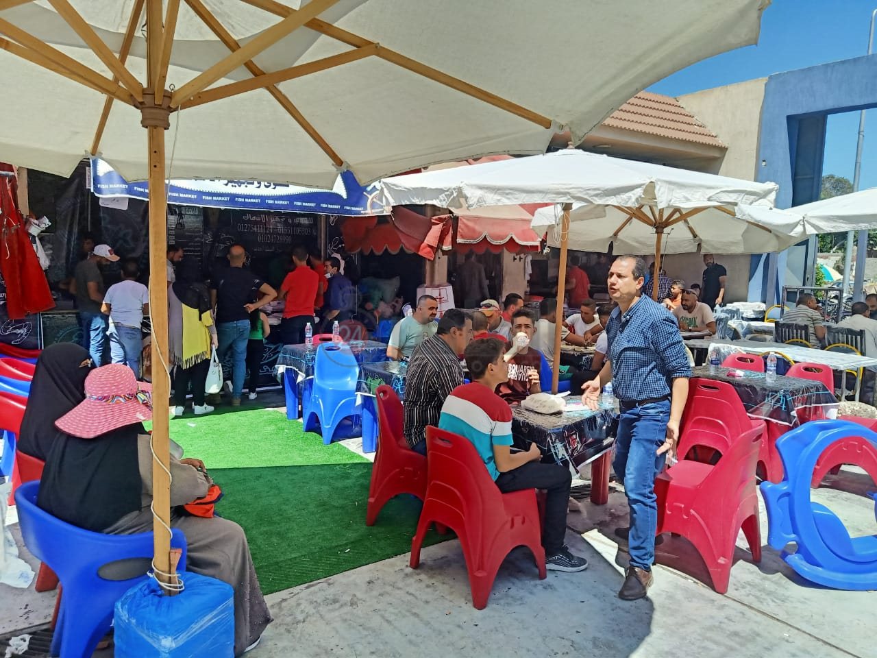أماكن جلوس المواطنين بسوق أسماك بورسعيد 