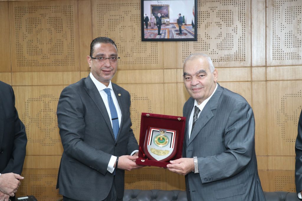 محافظ الفيوم يُهنئ رئيس هيئة قضايا الدولة بتولي مهام منصبه