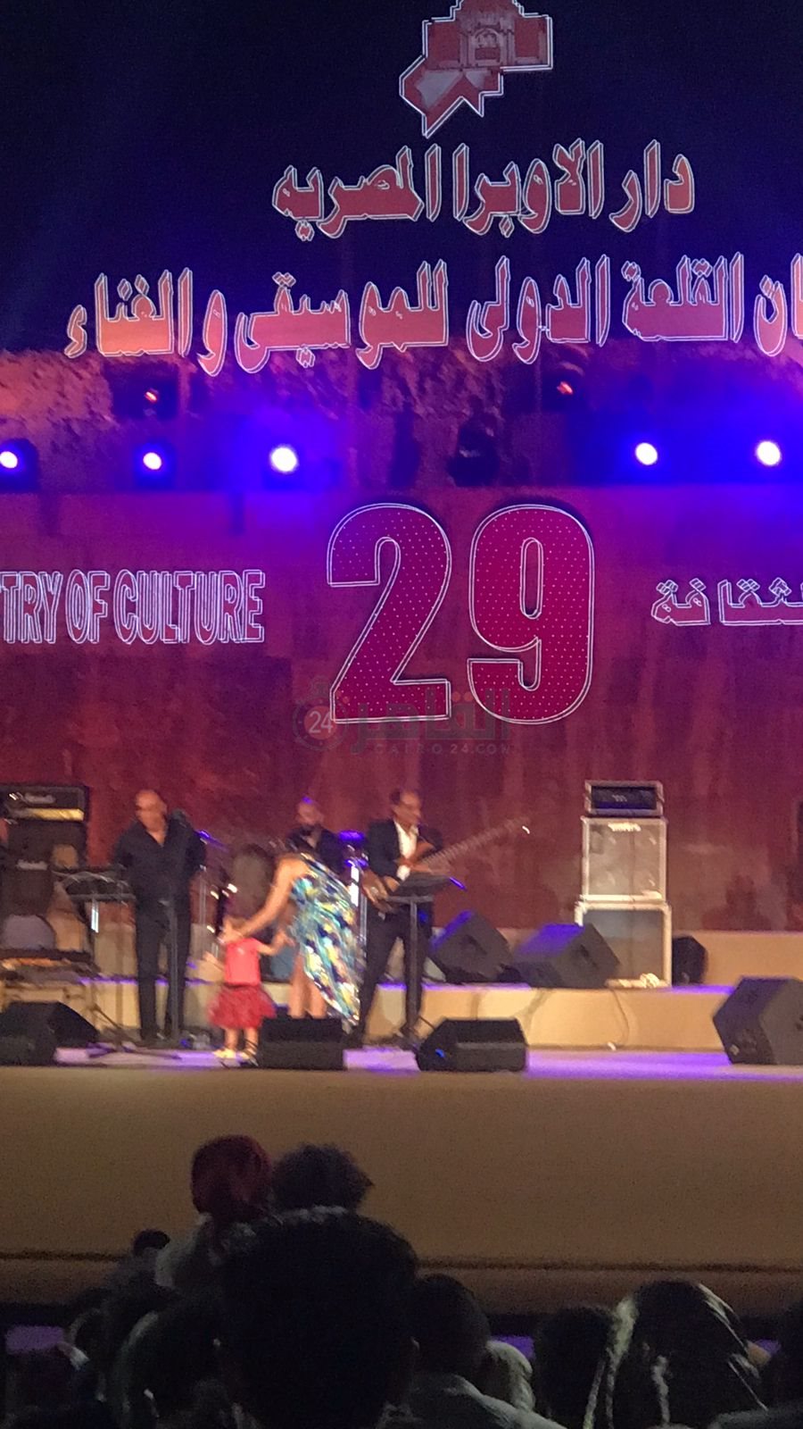 جنات مع ابنتها (5)