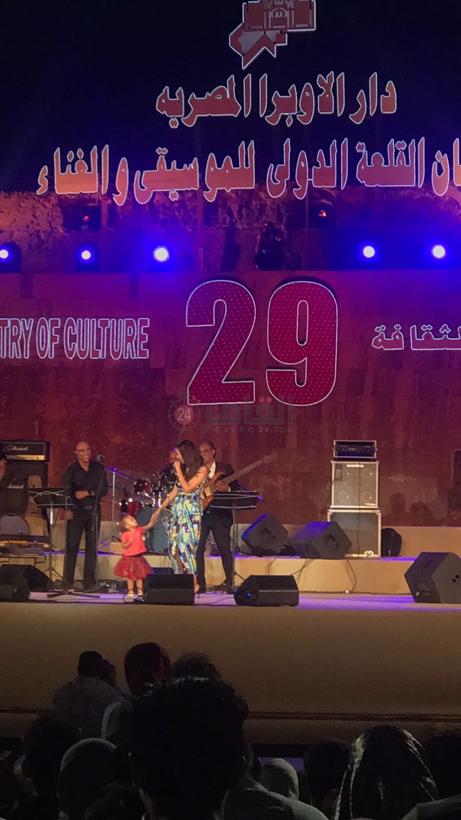 جنات مع ابنتها(2)