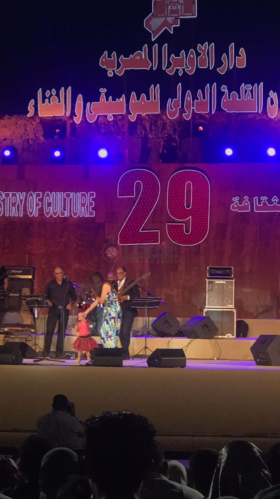 جنات مع ابنتها(3)