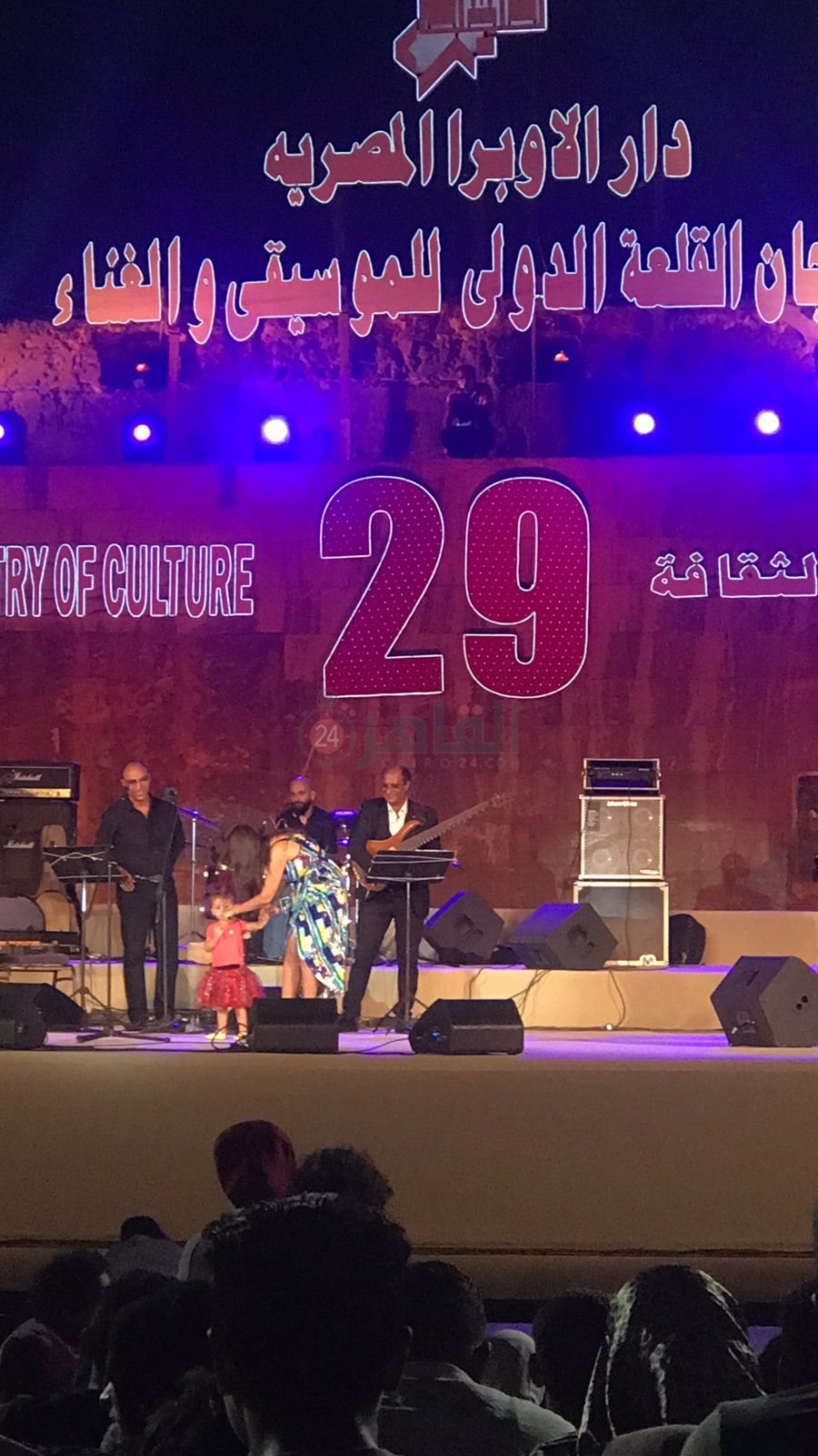 جنات مع ابنتها(4)