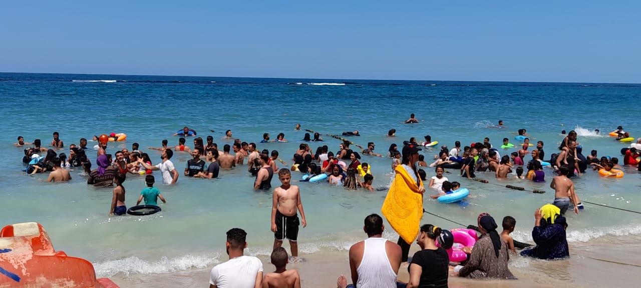 اقبال كبير على شواطئ الإسكندرية (6)