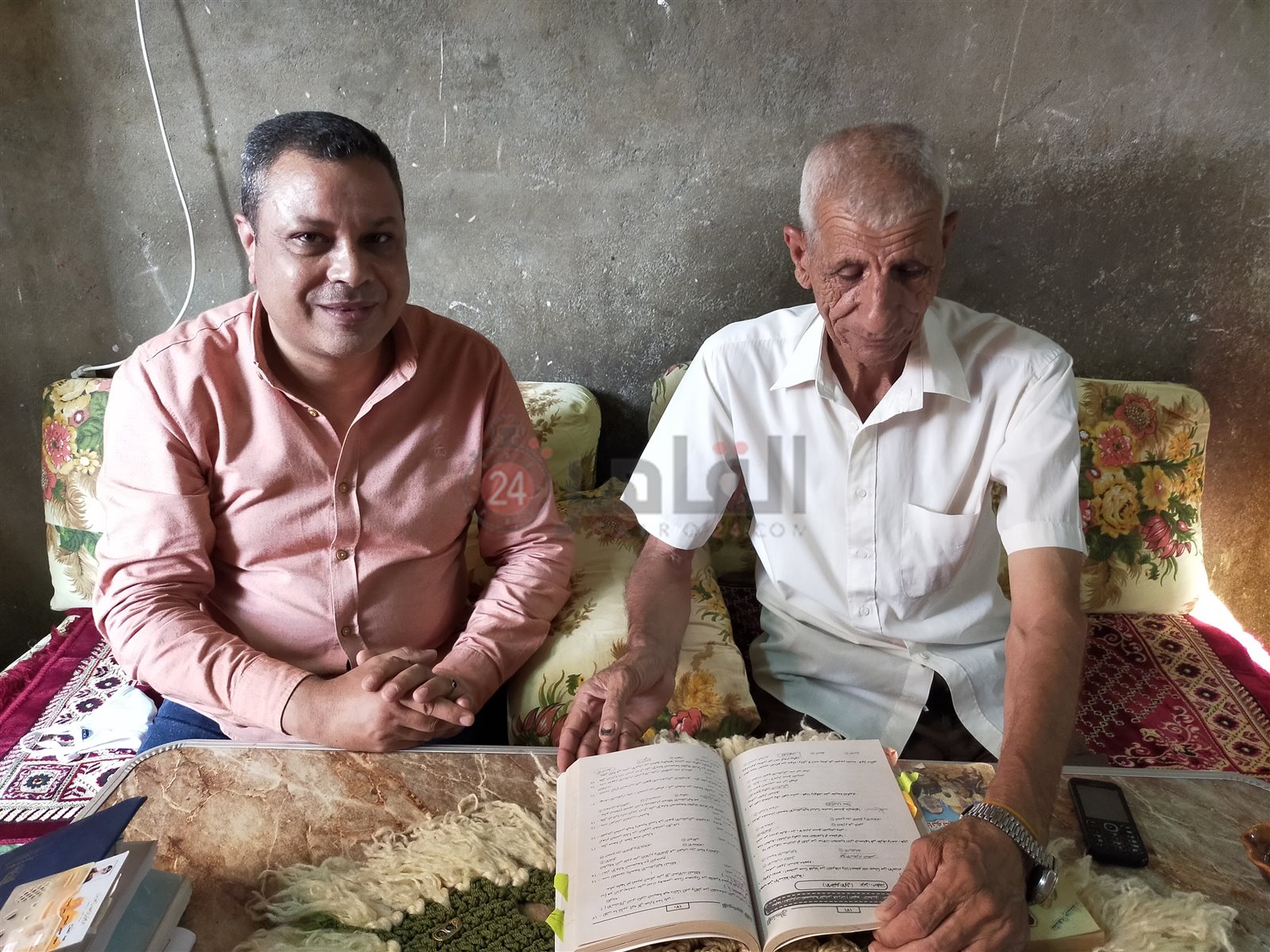 قرني محمد ومُعلمه بمدرسة الشهيد أحمد عبد العاطي بنين