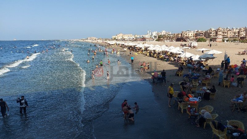إقبال علي شاطئ بورسعيد 