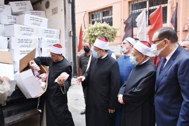 توزيع لحوم على الأسر المستحقة بالشرقية 2