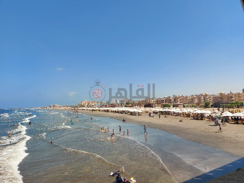 إقبال محدود علي شاطئ بورسعيد