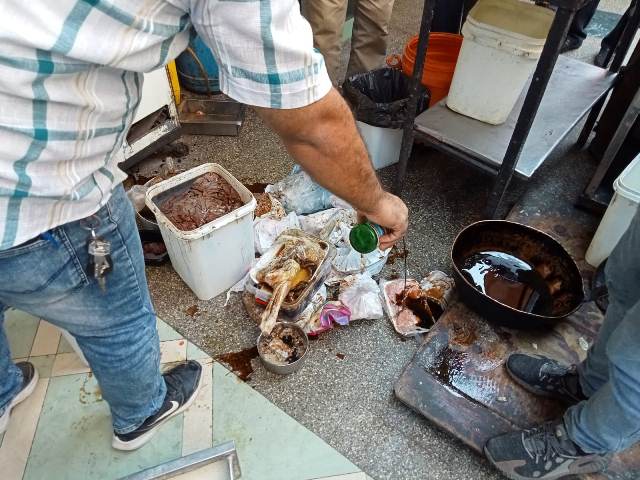 غلق مطعمين مخالفين بالشرقية 02