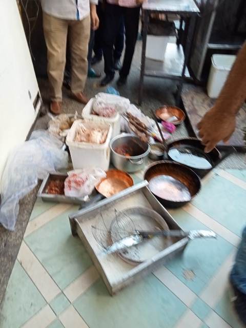 غلق مطعمين مخالفين بالشرقية 04