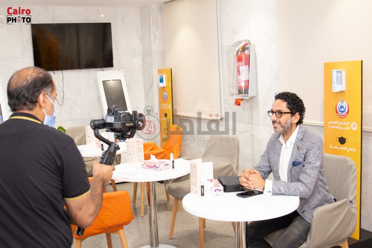  مدير وايتي كلينك الدكتور محمد عماد يتبرع ببلازما الدم (9)