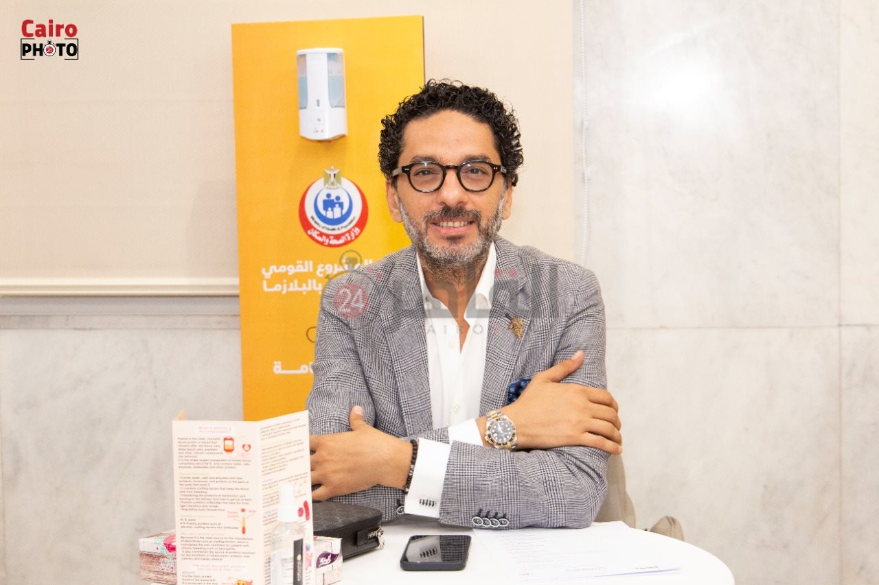  مدير وايتي كلينك الدكتور محمد عماد يتبرع ببلازما الدم (11)