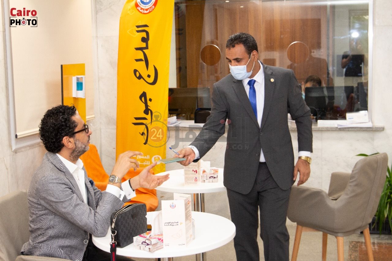  مدير وايتي كلينك الدكتور محمد عماد يتبرع ببلازما الدم (13)