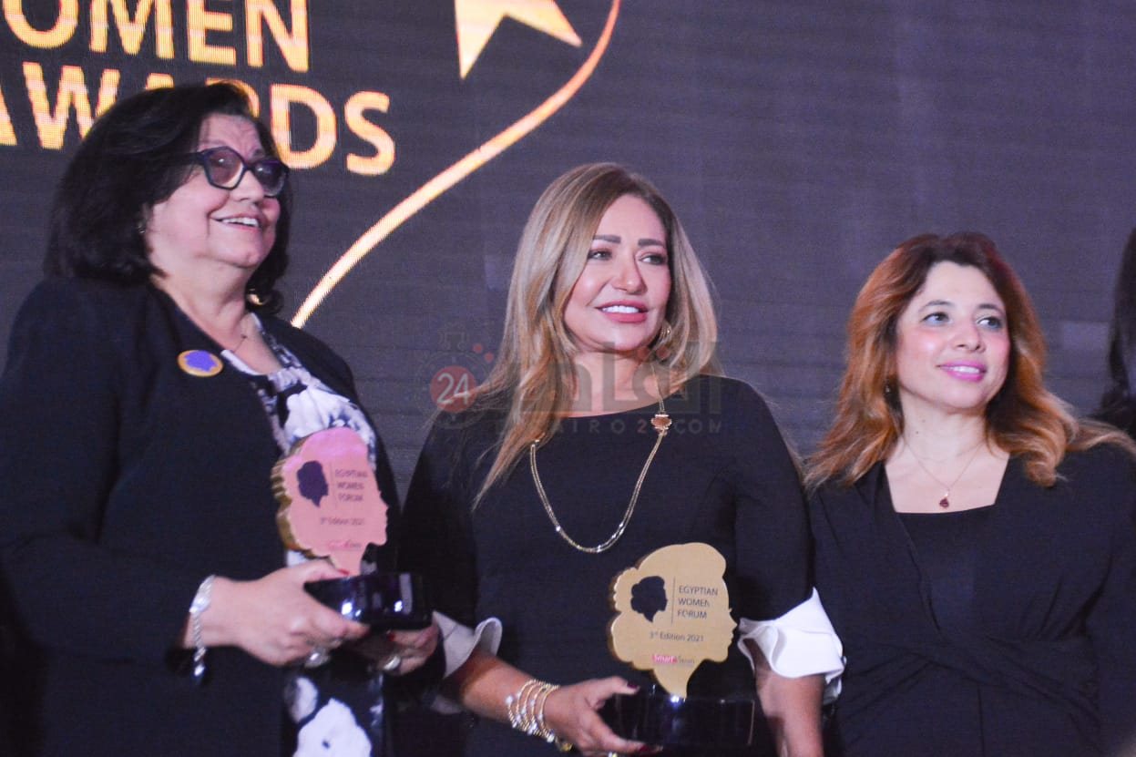 نجمات الفن في مبادرة واحدة جديدة (4)