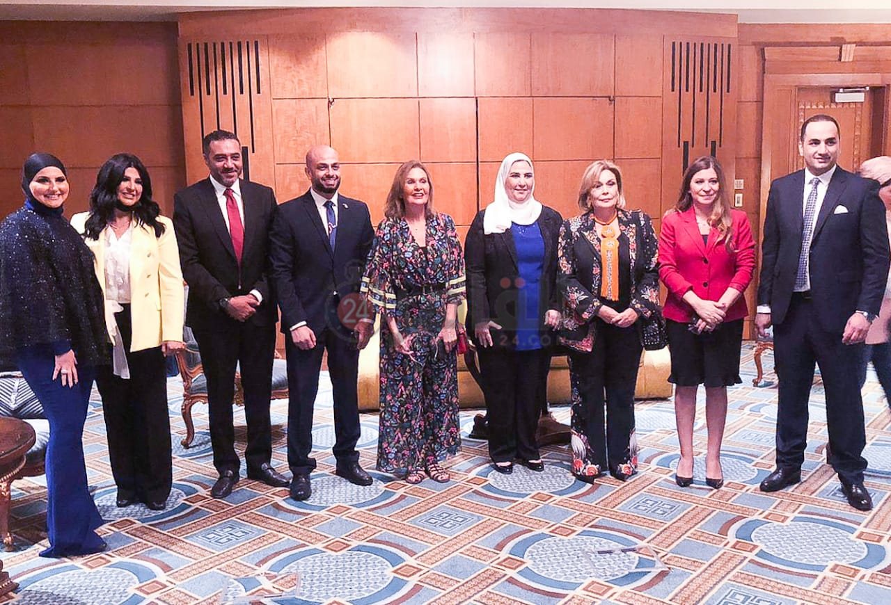 نجمات الفن في مبادرة واحدة جديدة (14)