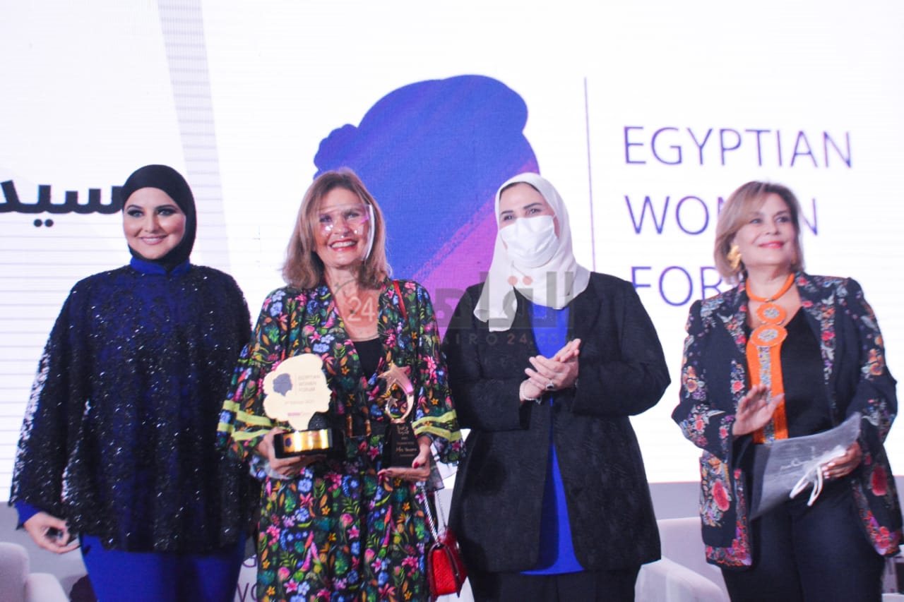 نجمات الفن في مبادرة واحدة جديدة (1)