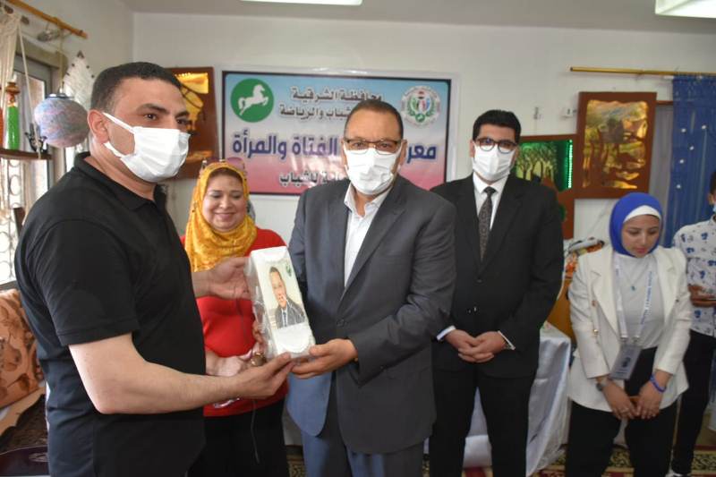 معرض الفنون التشكيلية في احتفالات العيد القومي بالشرقية