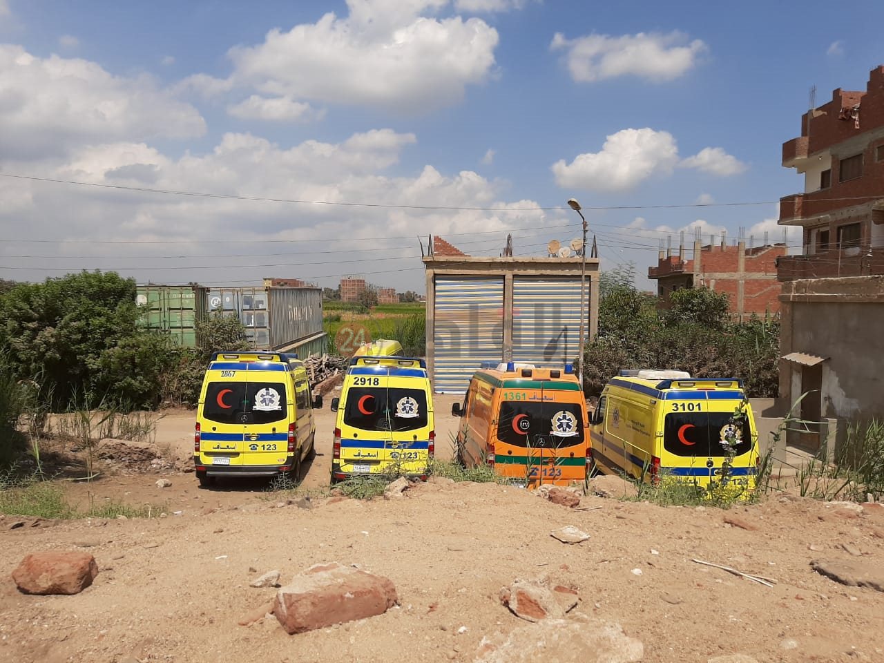 سيارات الإسعاف بمحيط موقع الحادث