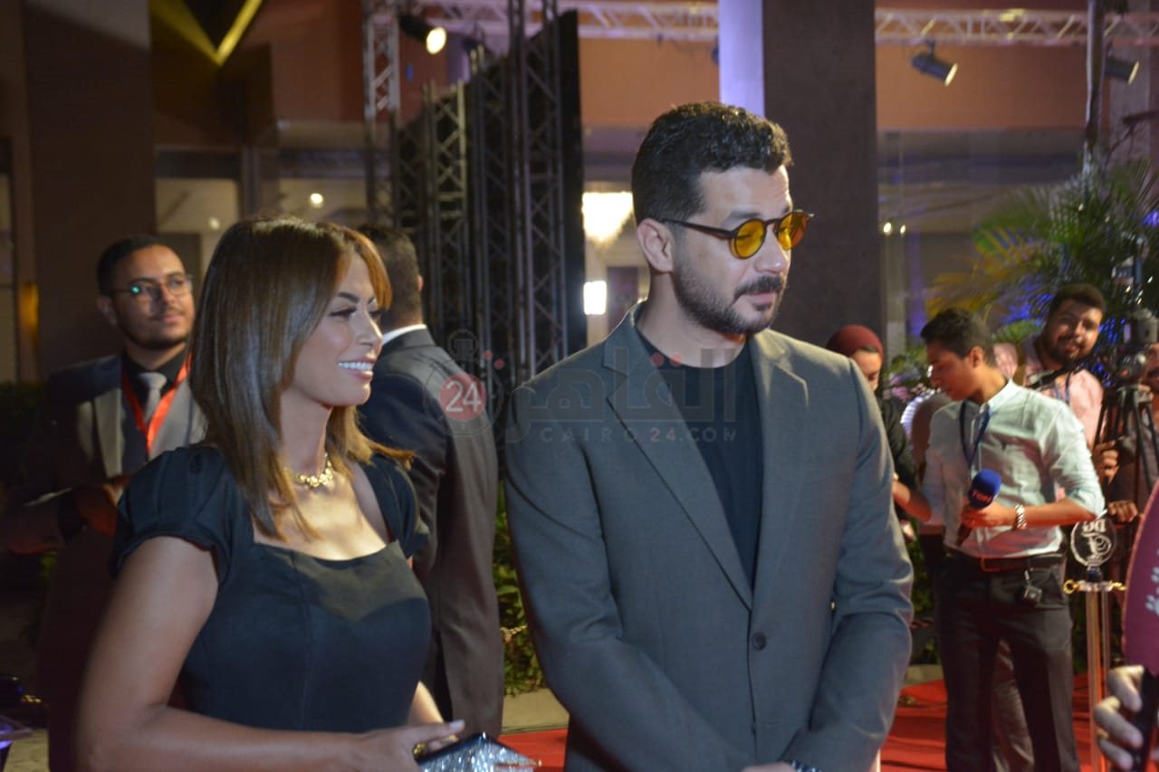 توافد النجوم على الريد كاربت في حفل دير جيست (17)