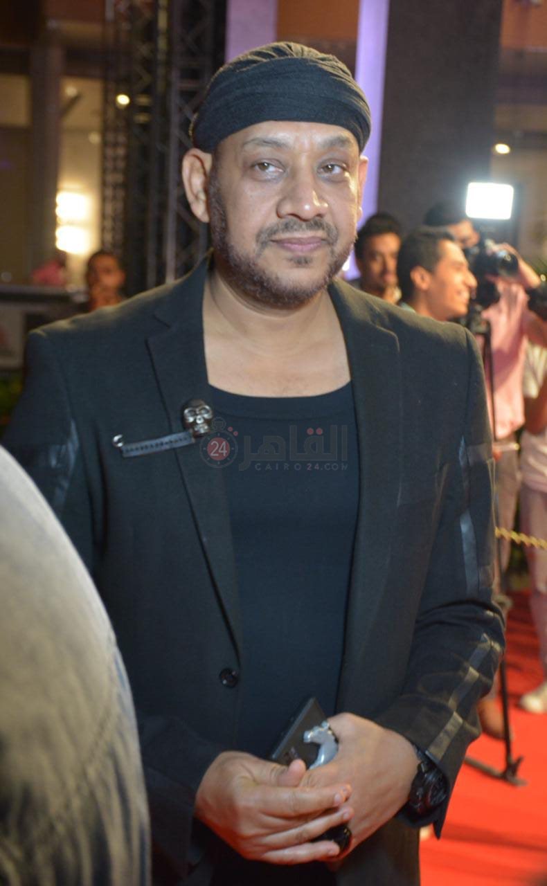 توافد النجوم على الريد كاربت في حفل دير جيست (8)