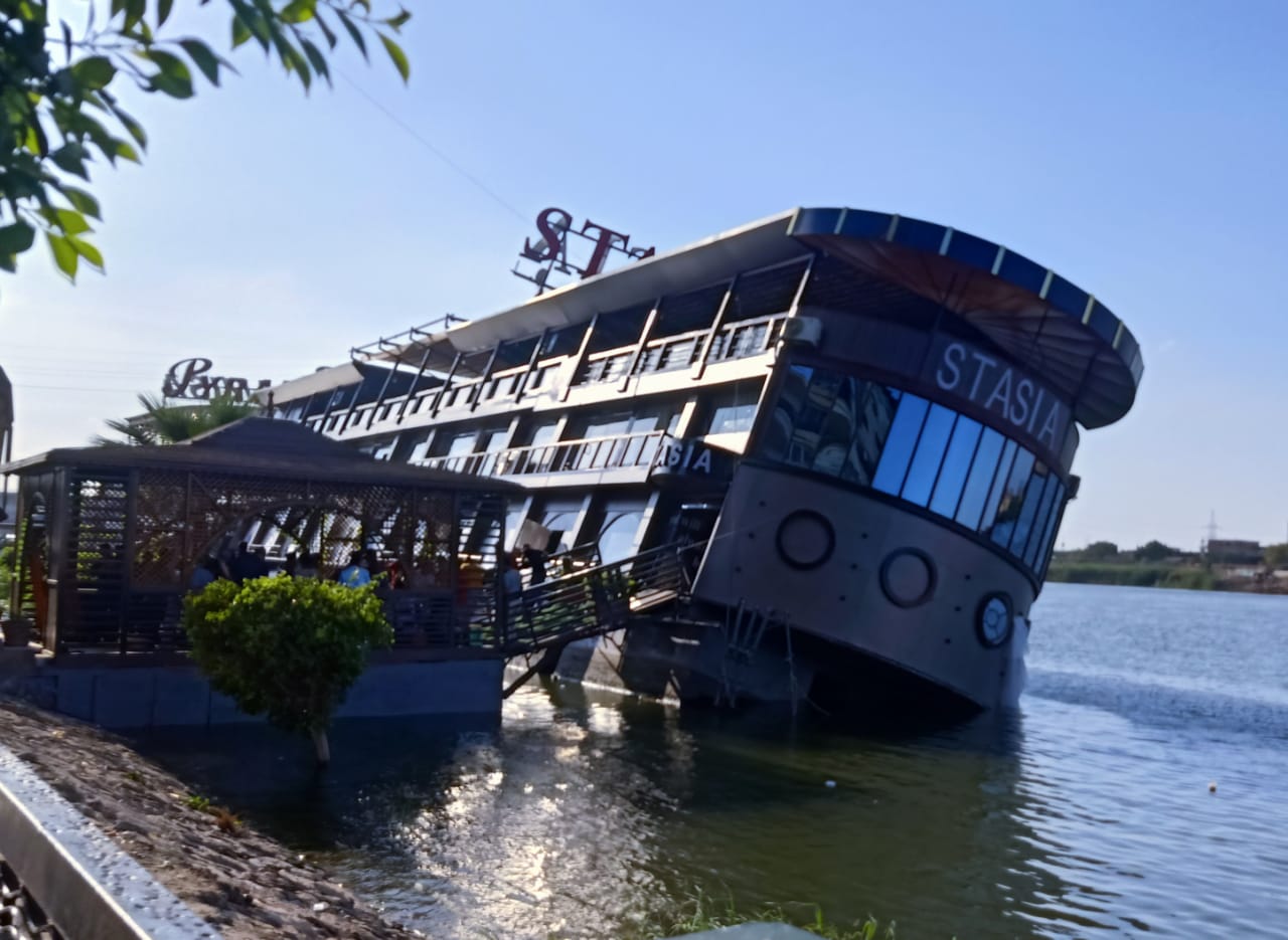 غرق مطعم عائم بالمنصورة