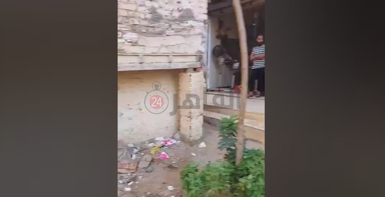 دماء الشاب في مسرح الجريمة 