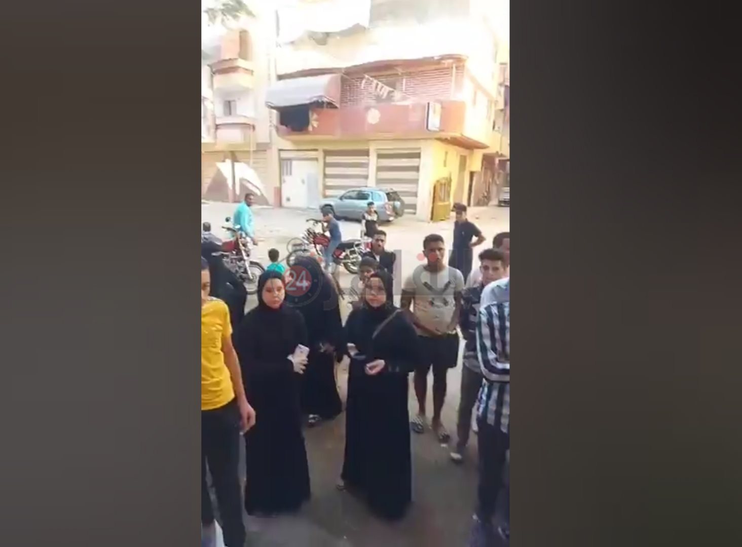 تجمع أهالي القابوطي للمطالبة بحق عبد الرحمن 