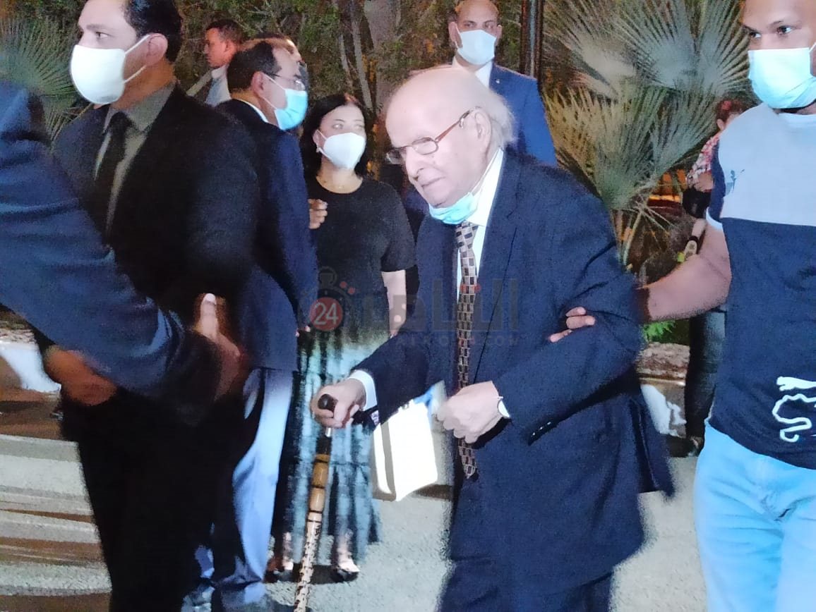 ff748cea-b1c0-4963-bc87-e9508a2be2dd