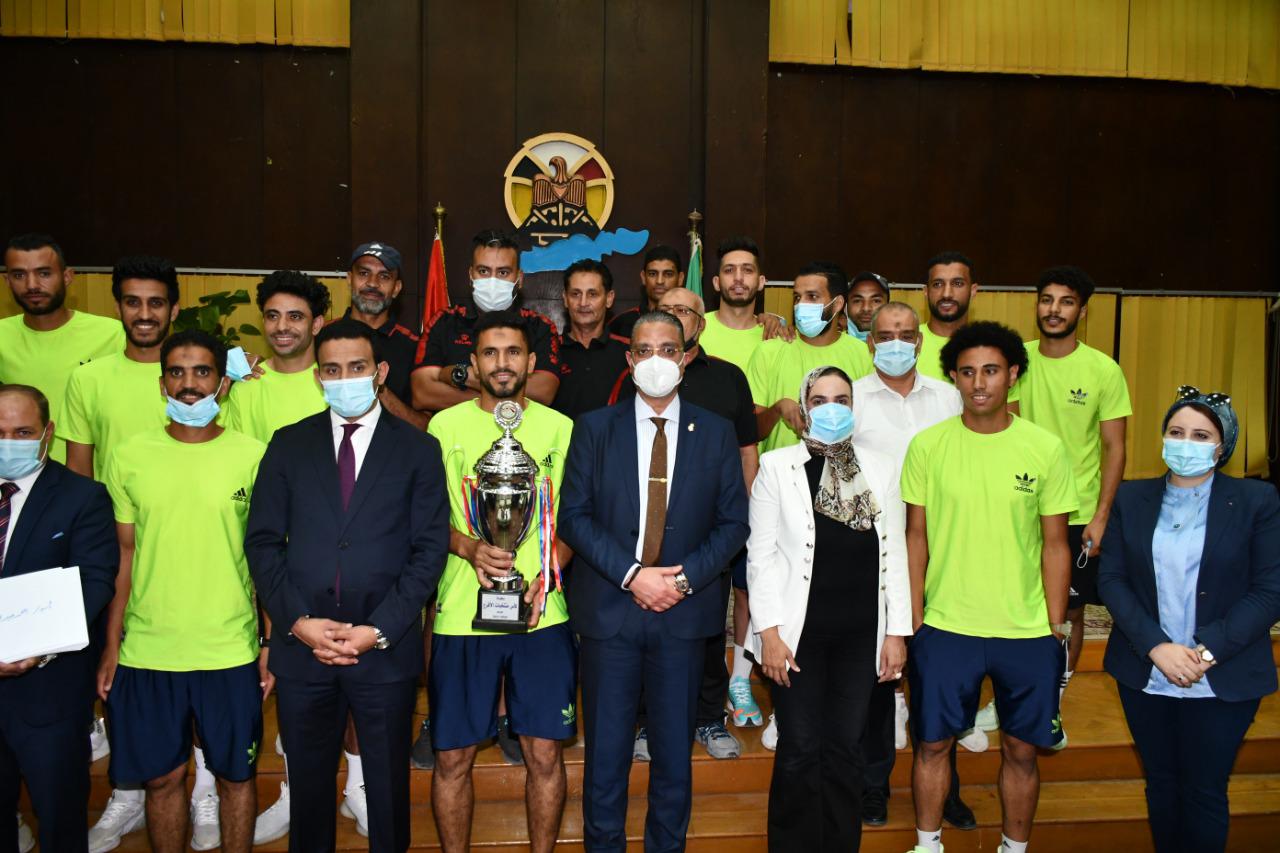 محافظ الفيوم يُكرّم أبطال الرياضة والطلائع