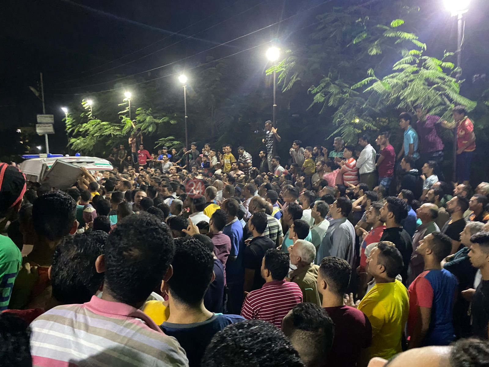 جانب من تشييع جثمان الشاب